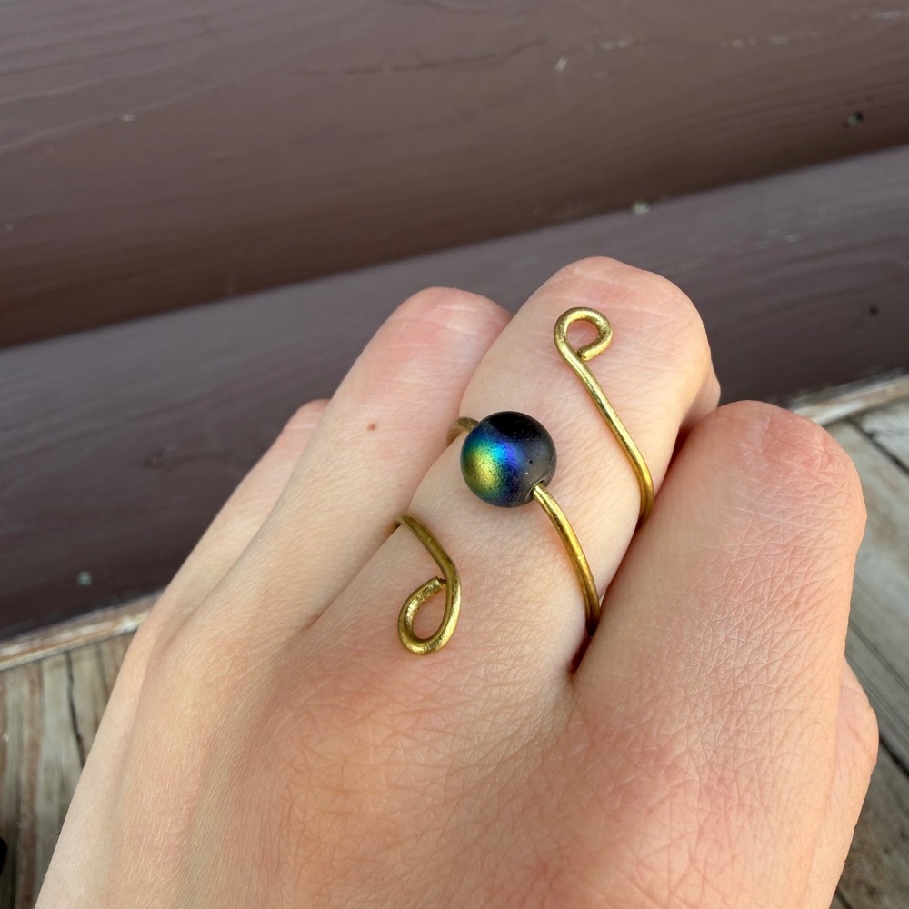 Handmade Spiral Wrap Ring Womens Size 8.5 Gold Tone Iridescent Bead